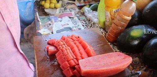 福建街头吃瓜,瓜香四溢，人间烟火味